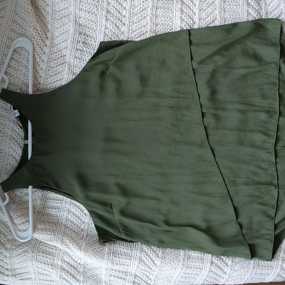Elizabeth and James top